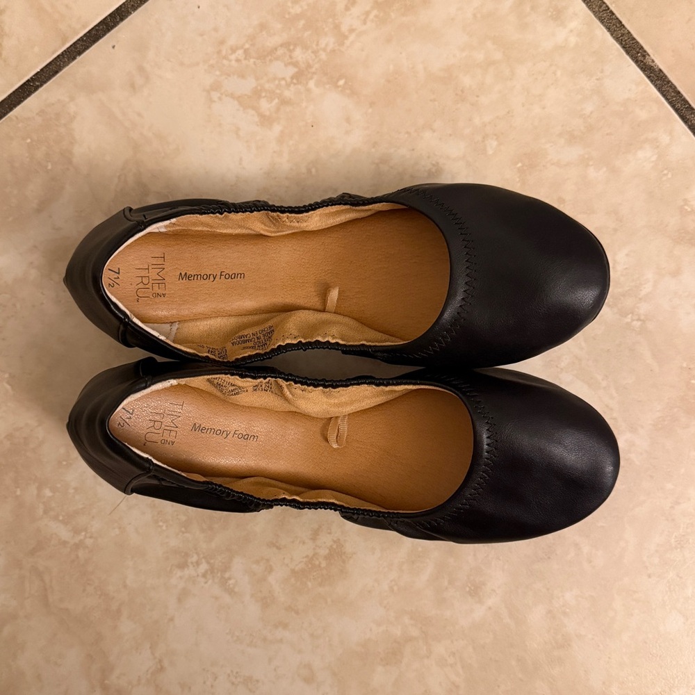 Time and Tru Black Memory Foam Flats - Size 7.5